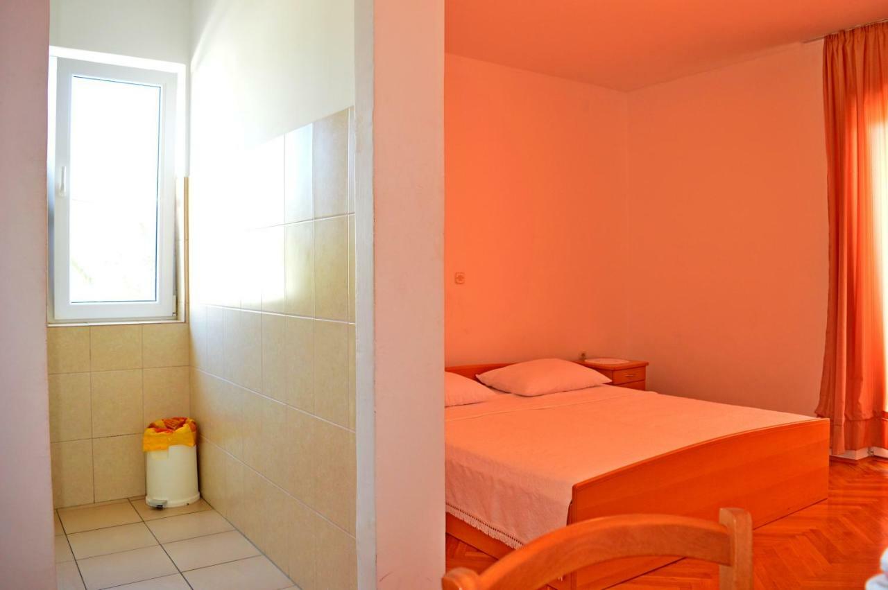 Apartments Macak Novalja Cameră foto