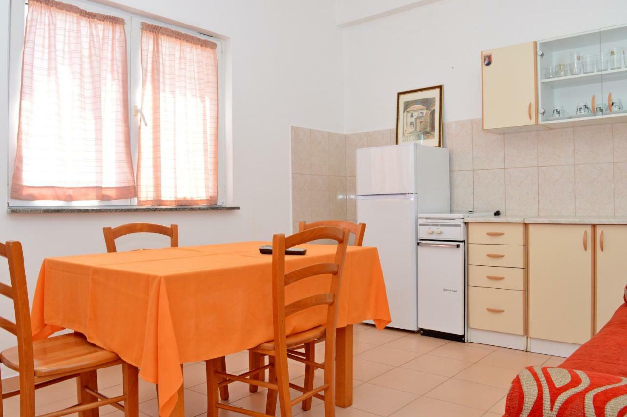 Apartments Macak Novalja Exterior foto